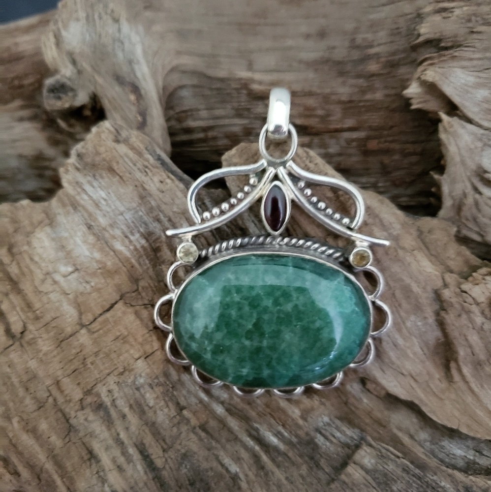 Sterling silver crackled Aventurine pendant.